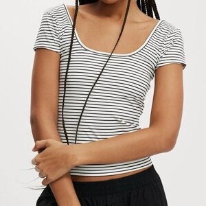 Clearance Sale🛍️Cotton-On Black and White Striped Stretch Top.